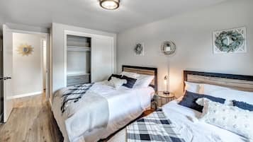 2 Schlafzimmer, Schreibtisch, Bügeleisen/Bügelbrett, Reisekinderbett