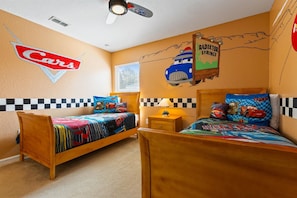 6 slaapkamers, een strijkplank/strijkijzer, wifi, beddengoed