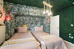 6 bedrooms, iron/ironing board, WiFi, bed sheets - Last Minute Disney Getaway! Private Pool, Hot Tub & Game Room. Book Now! #6136 (Orlando)