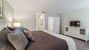 6 habitaciones, tabla de planchar con plancha, wifi y ropa de cama
