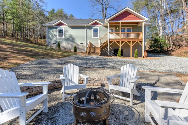 A house with a covered porch and a fire pit in the front yard. - Cozy and Clean, Pet and Family-Friendly Gem; Minutes to Asheville (Weaverville)
