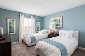 4 bedrooms, iron/ironing board, WiFi, bed sheets