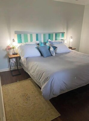 4 bedrooms, desk, iron/ironing board, travel cot