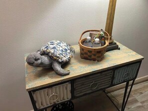 Interior - Bayou Cottage: Quaint 4 Bed house near NASA/Kemah (League City)
