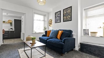 Apartment, Private Bathroom | Lounge