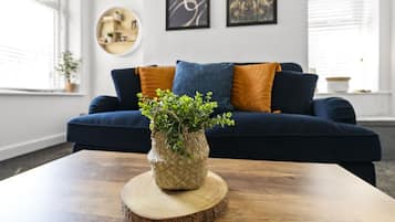 Apartment, Private Bathroom | Lounge