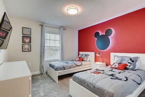 4 bedrooms, iron/ironing board, WiFi, bed sheets