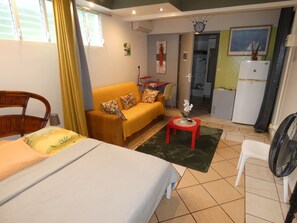 1 habitación, escritorio, tabla de planchar con plancha y wifi gratis