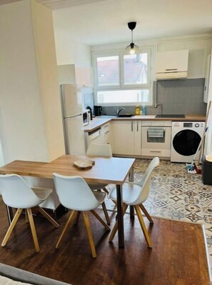 Køleskab, mikrobølgeovn, ovn, kogeplade