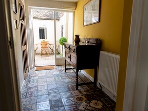 المنشأة من الداخل