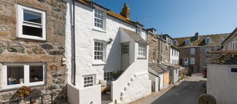 Mariners Cottage, St Ives -  a cottage that sleeps 6 guests  in 3 bedrooms