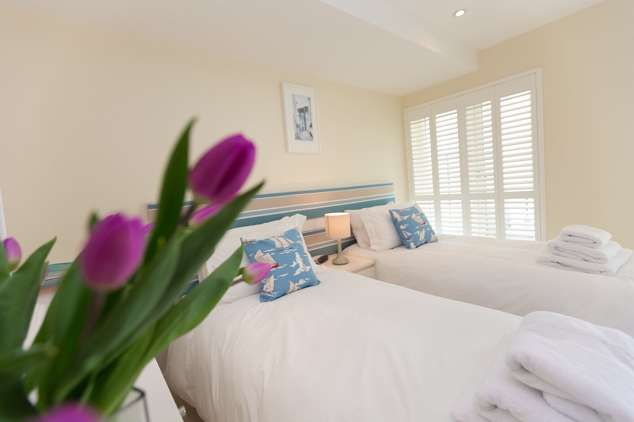 2 phòng ngủ, trang trí khác biệt 