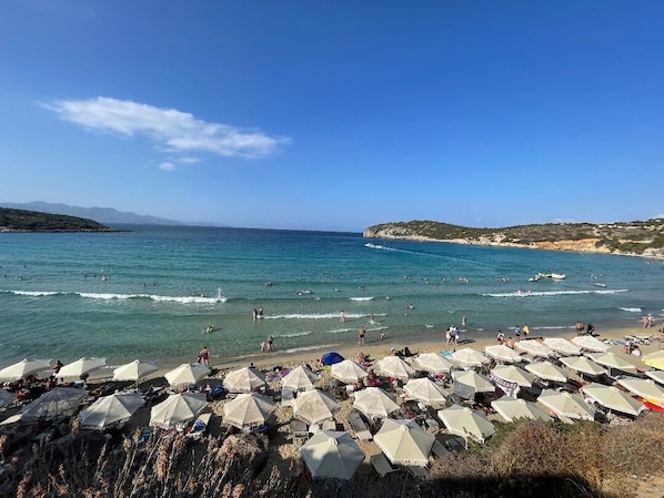 Beach nearby, sun loungers, beach towels