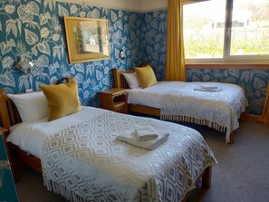 5 عدّة غرف نوم وسرير سفر وواي فاي مجانًا وملاءات أسرّة