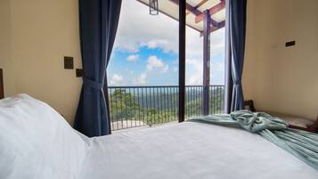 5 bedrooms, in-room safe, desk, iron/ironing board