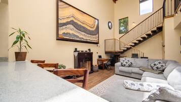 Smart TV, fireplace, table tennis, stereo