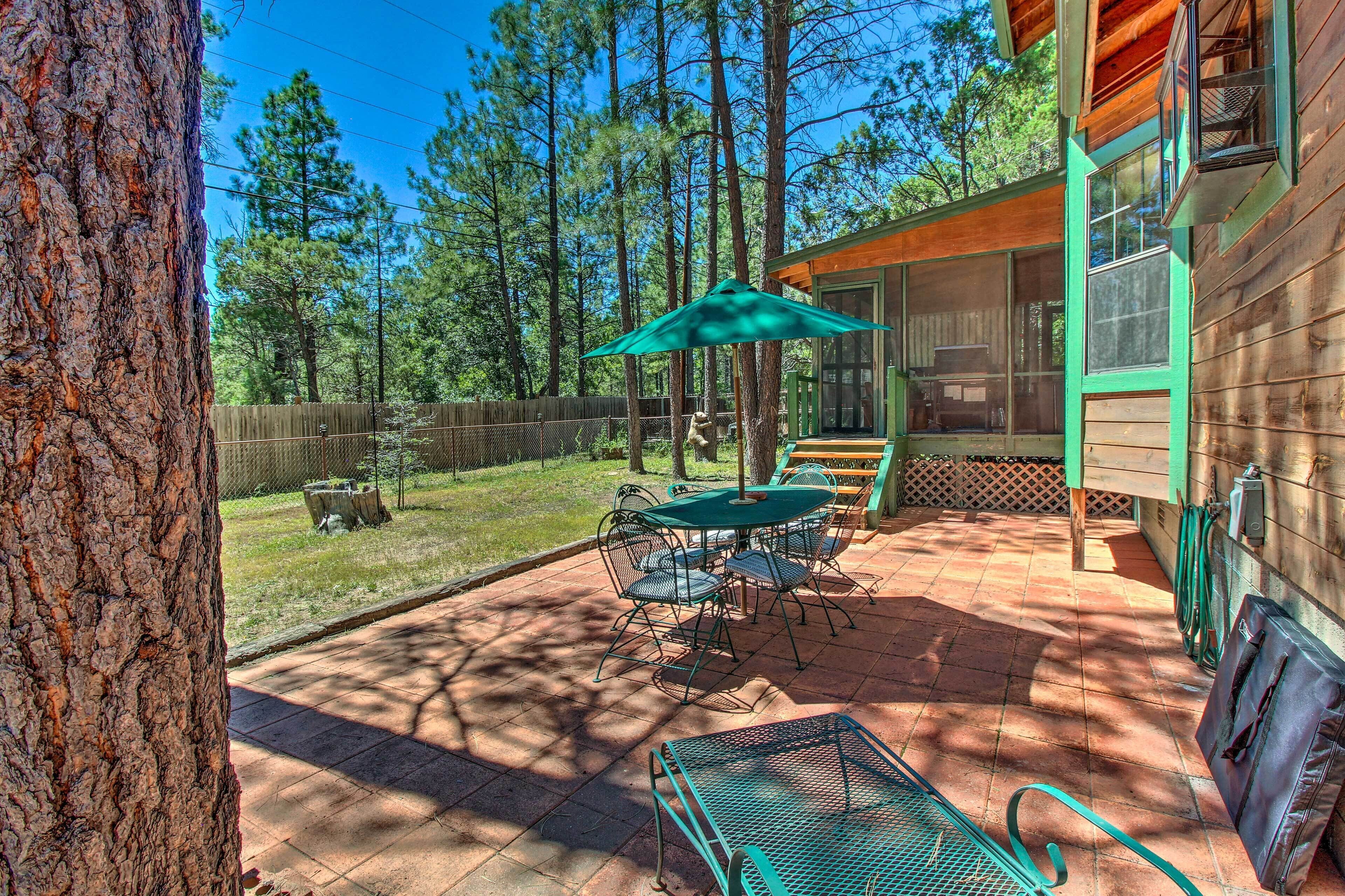Family-Friendly Lakeside Getaway ~ 3 Mi to Lake!