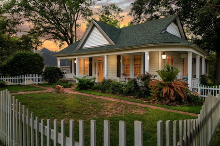 Exterior. Historic French Country-Built In 1854 / Free Bikes