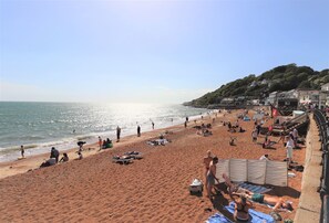 Beach - Villa Amanti Apartment - an apartment that sleeps 4 guests in 2 bedrooms (Ventnor)