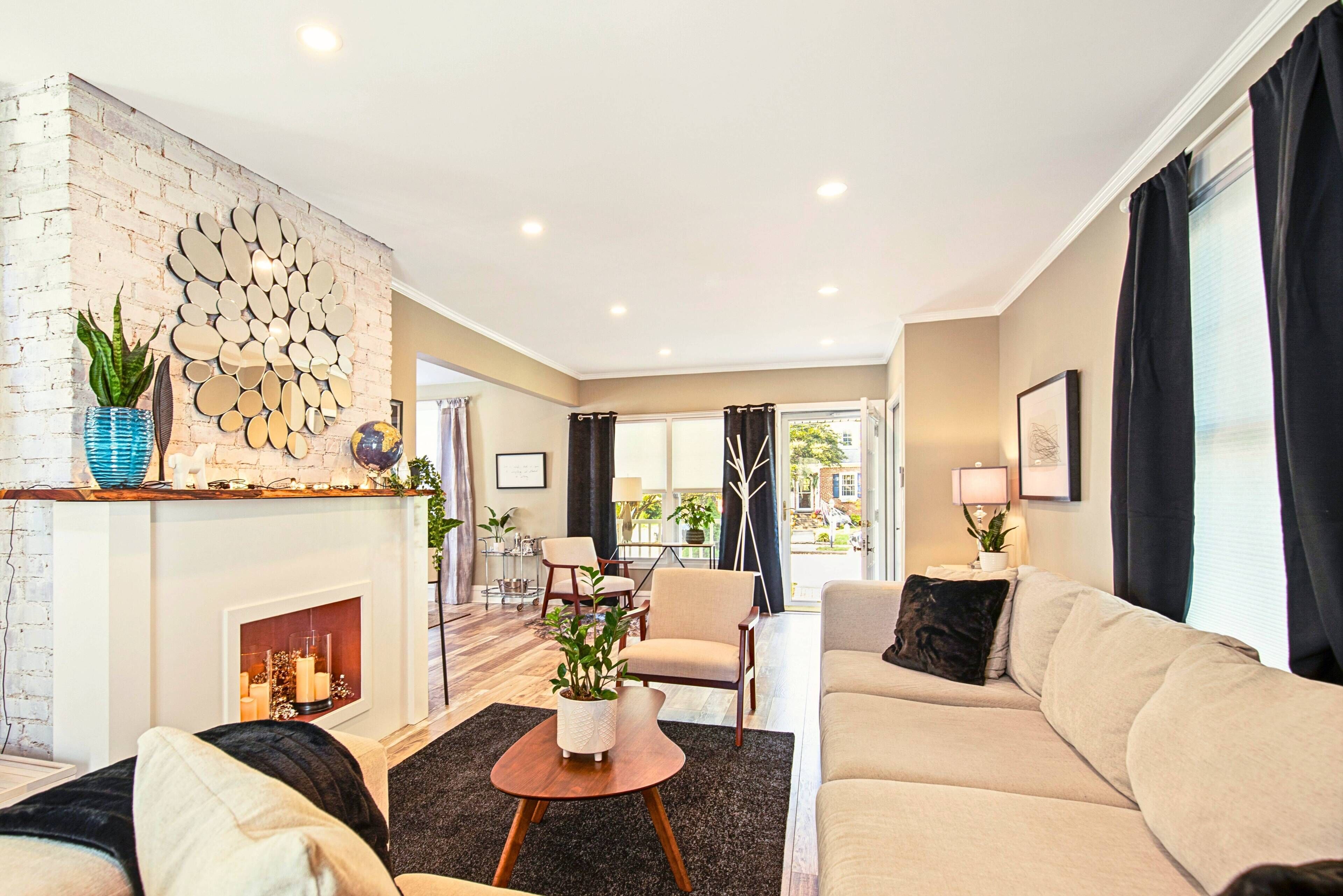Spacious layout perfect for families, 9 min to downtown Richmond & fine dining.
