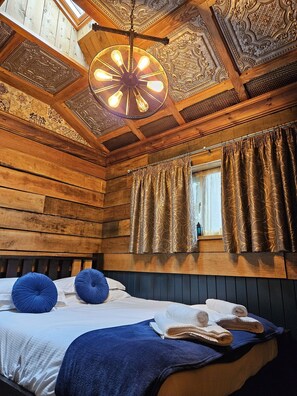 2 makuuhuonetta, silitysrauta/-lauta, ilmainen Wi-Fi, vuodevaatteet