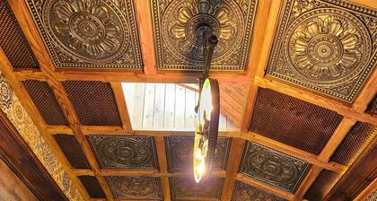 Tawitawoo Lodge with Hot Tub