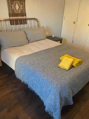 2 bedrooms, iron/ironing board, free WiFi, bed sheets - Spacious 1-bed flat in near Portobello Road (London)