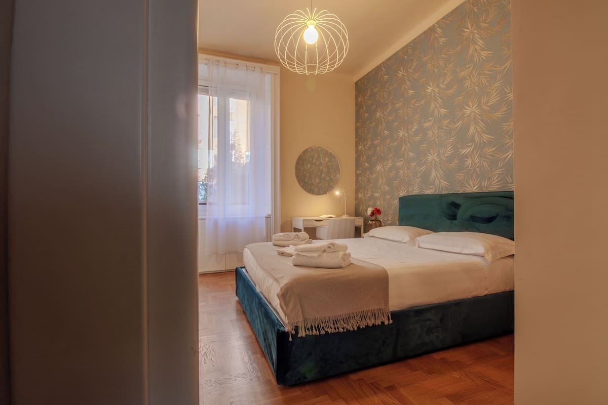 Comfort Apartment | Cribs/infant beds, free WiFi, bed sheets