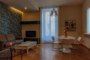 Comfort Apartment | Living area | 24-inch flat-screen TV with cable channels, TV - Italianway - The B Village New (Milan)