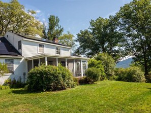 Exterior - Renovated, Five Bedrooms In Historic Williamstown (Williamstown)