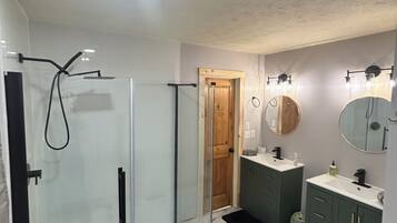 Combined shower/bathtub, hair dryer, towels, soap