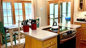 KylskÄp, mikrovÄgsugn, ugn och spishÀll