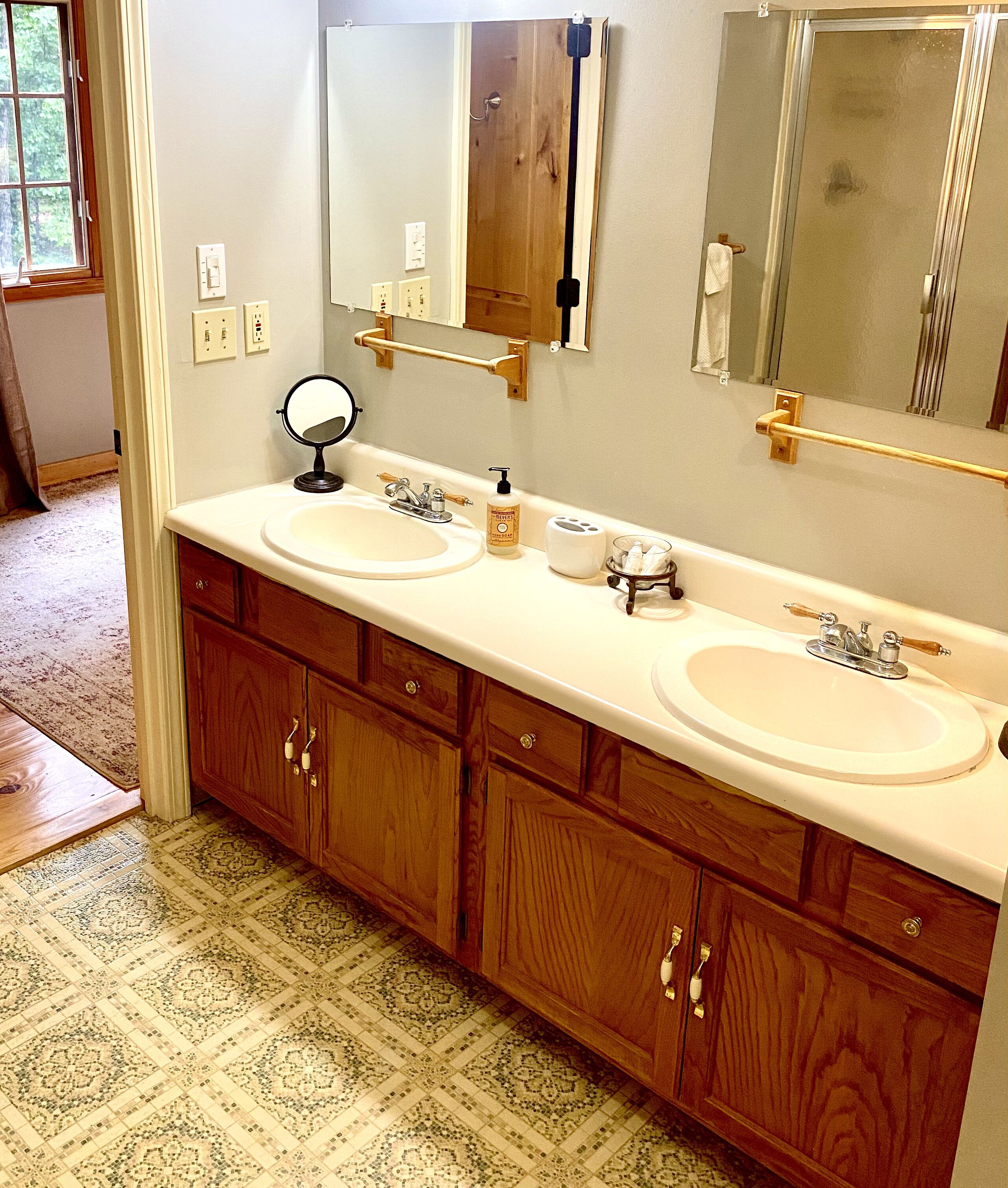 Combined shower/bathtub, hair dryer, towels, soap