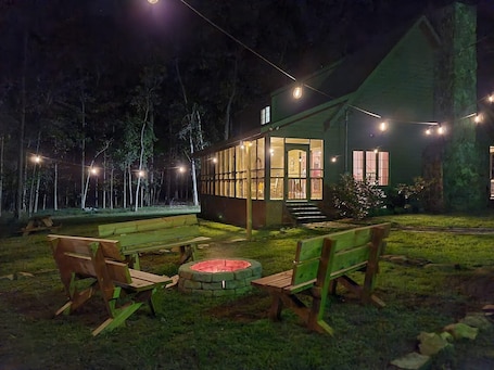 Terrace/patio. Newly updated luxury cabin +WiFI