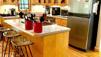 KylskÄp, mikrovÄgsugn, ugn och spishÀll