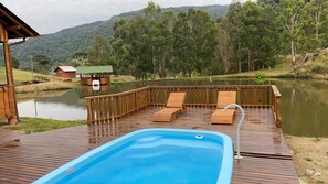 Bañera de hidromasaje al aire libre
