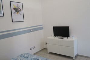 1 habitación, escritorio, tabla de planchar con plancha y wifi gratis 