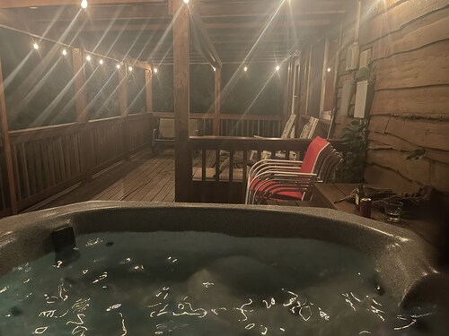 Fawntastic Views - 2 bedroom cabin w/hot tub
