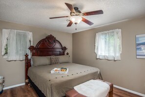 3 chambres, fer et planche à repasser, Wi-Fi gratuit, draps fournis