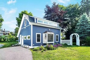 Exterior - Immaculate Year Round Cottage Steps from the Beach Sleeps 6 (Madison)