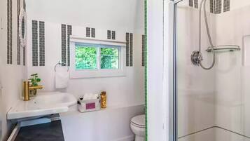 Handtücher, Seife, Toilettenpapier