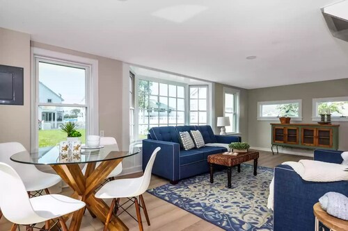 Immaculate Year Round Cottage Steps from the Beach Sleeps 6