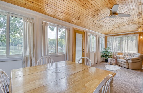 Beautiful lake front home. Amazing view!