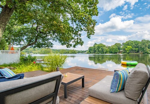 Beautiful lake front home. Amazing view!