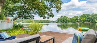 Beautiful lake front home. Amazing view!