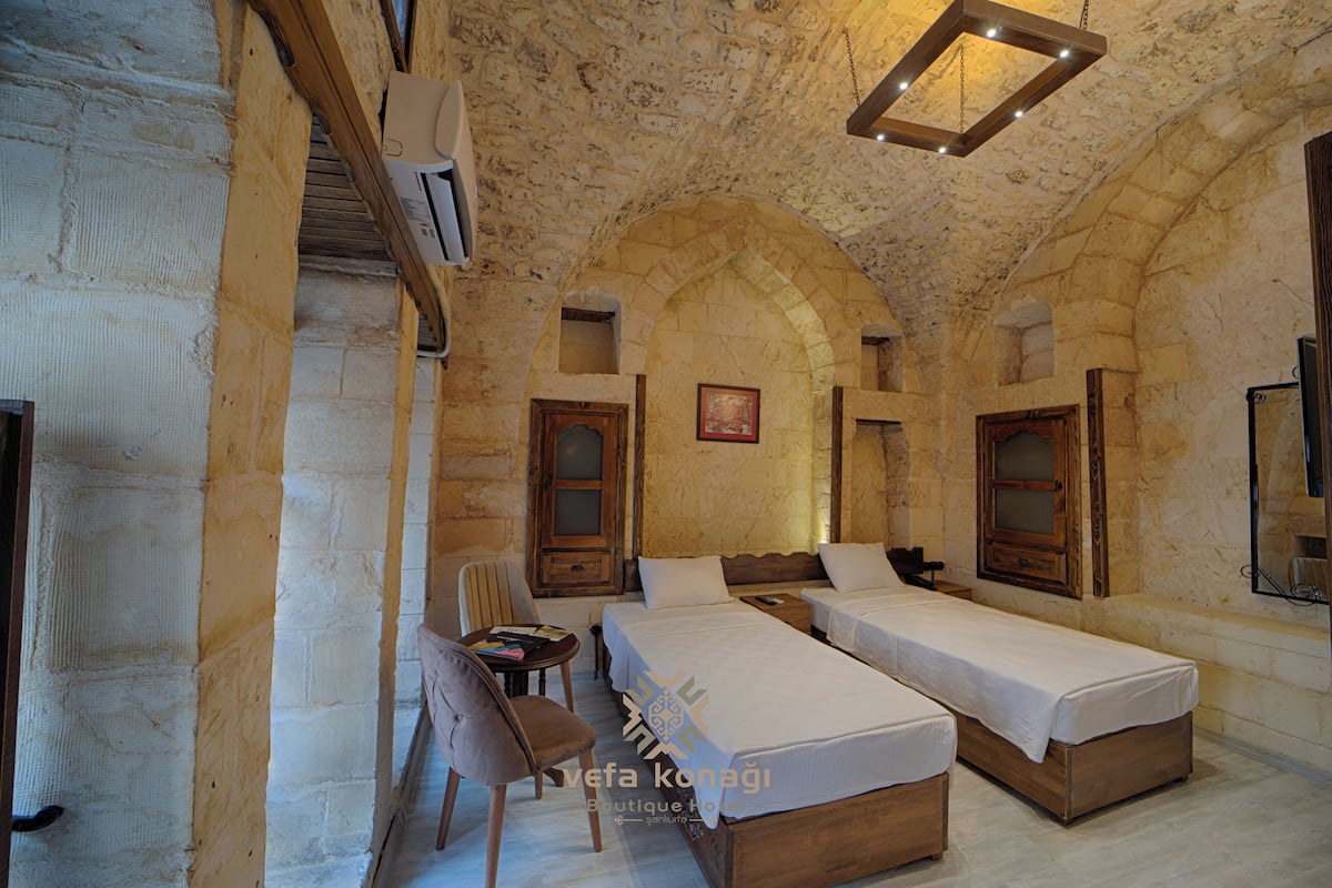 Standard Double Room | Minibar, individually decorated, desk, laptop workspace