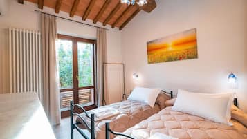 4 habitaciones, tabla de planchar con plancha, wifi y ropa de cama