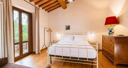 Villa Il Melograno - Four Bedroom Villa, Sleeps 8