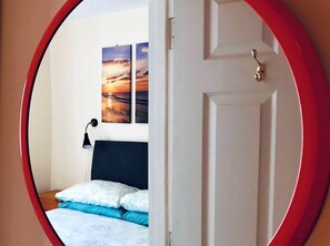 2 bedrooms, travel cot, free WiFi, bed sheets