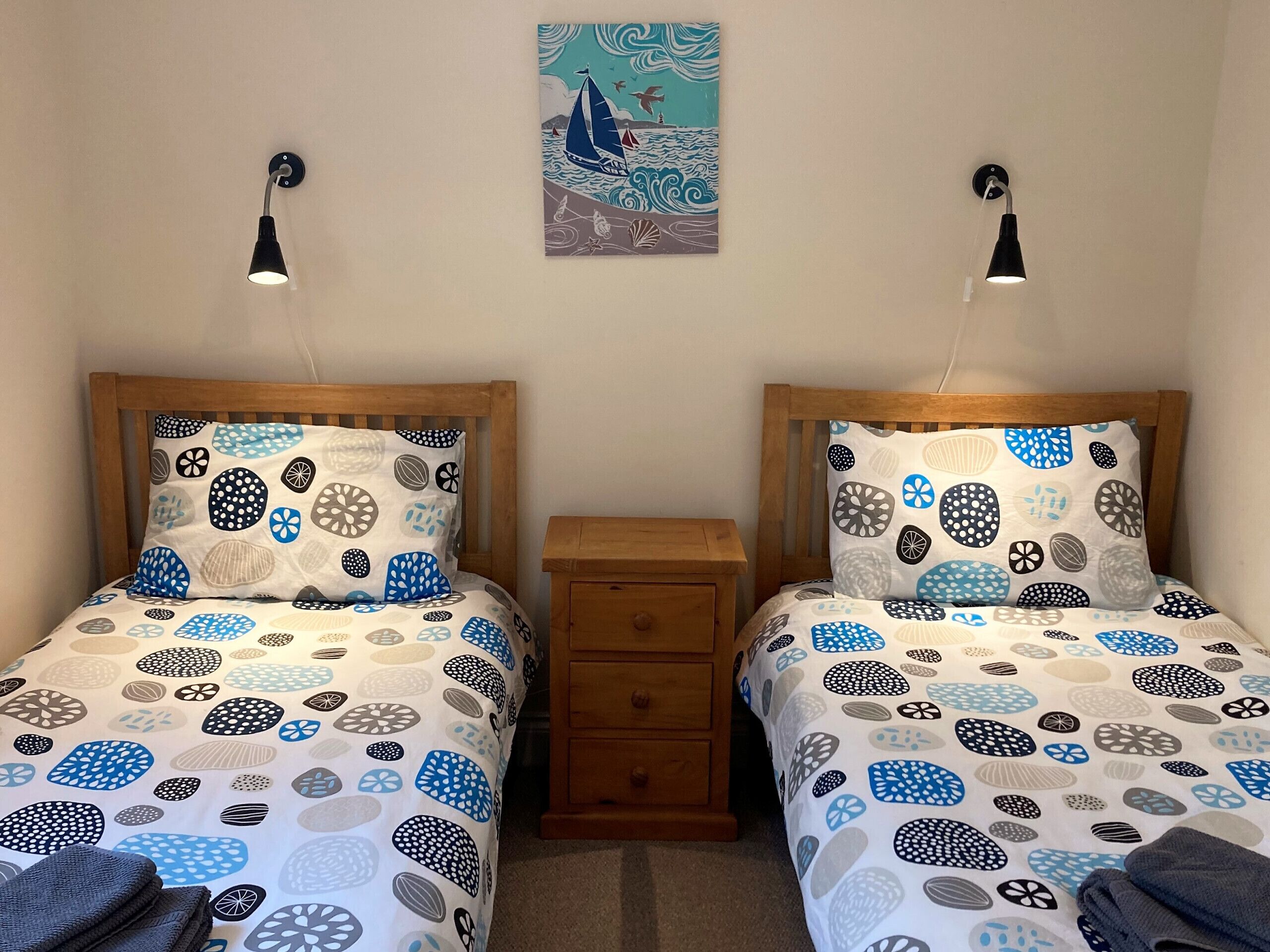 2 bedrooms, travel crib, free WiFi, bed sheets